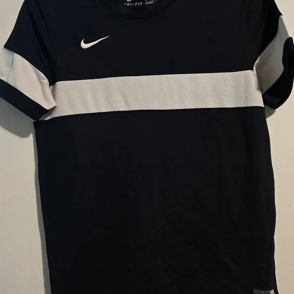 Nike kids boy Black and White‎ Short Sleeve Tee